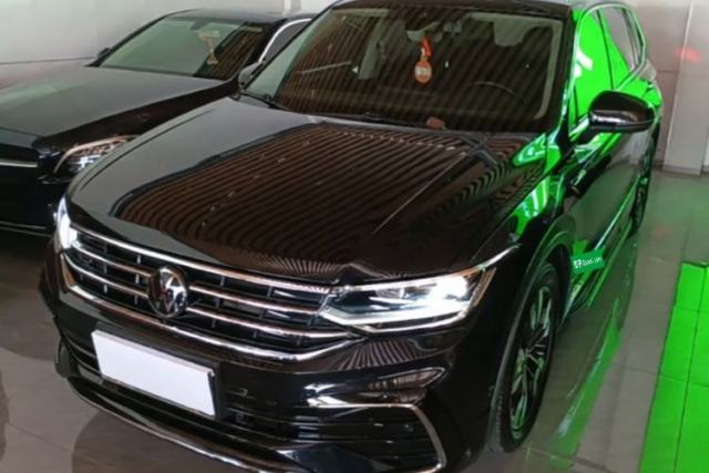 Volkswagen Tiguan L 2023 330TSI Automatic Two-Wheel Drive R-Line Enjoyment Edition usado