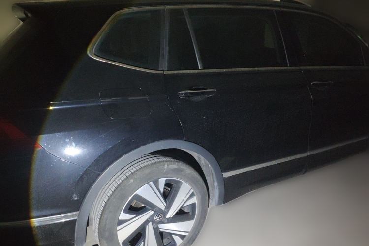 Used Volkswagen Tiguan L 2023 330TSI Automatic Two-Wheel Drive R-Line Enjoyment Edition Rear Right 45 Deg