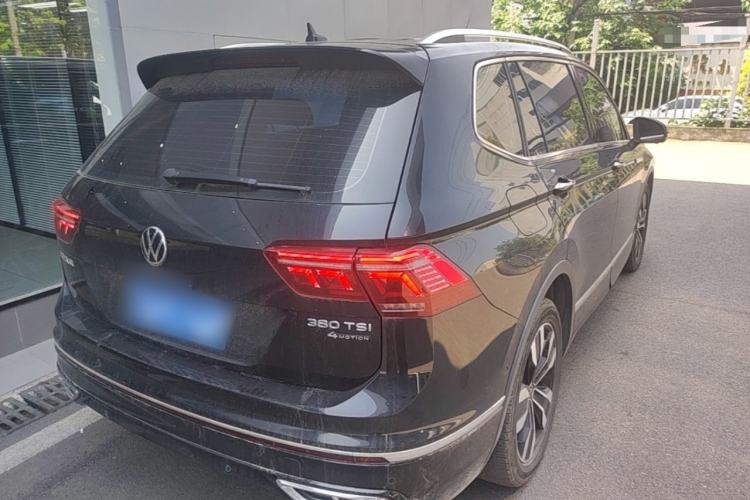 Used Volkswagen Tiguan L 2023 380TSI Automatic All-Wheel Drive R-Line Enhanced 7-Seater Rear Right 45 Deg