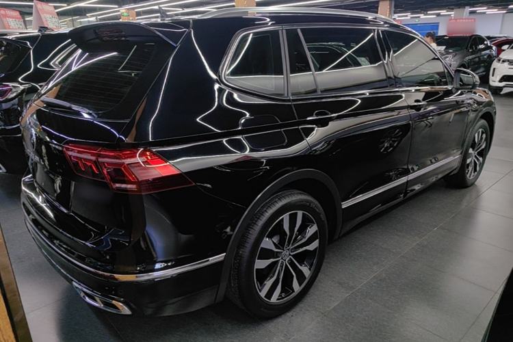 Used Volkswagen Tiguan L 2023 Restyled 330TSI Automatic Two-Wheel Drive R-Line Enhanced Comfort Version Rear Right 45 Deg