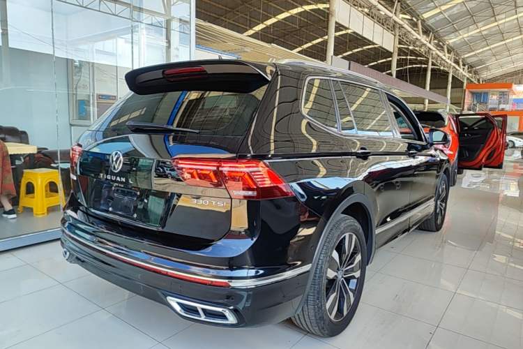 Used Volkswagen Tiguan L 2023 330TSI Automatic Two-Wheel Drive R-Line Enjoyment Edition Rear Right 45 Deg