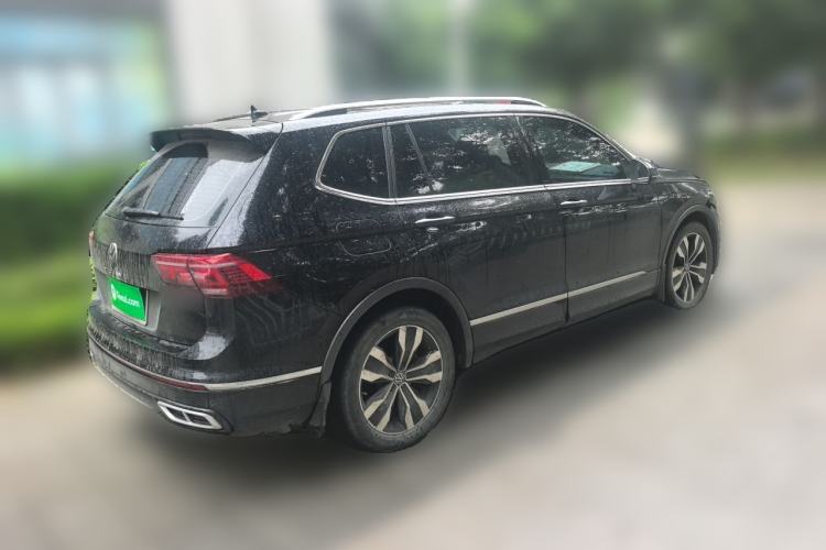 Used Volkswagen Tiguan L 2023 330TSI Automatic Two-Wheel Drive R-Line Flagship Edition Rear Right 45 Deg