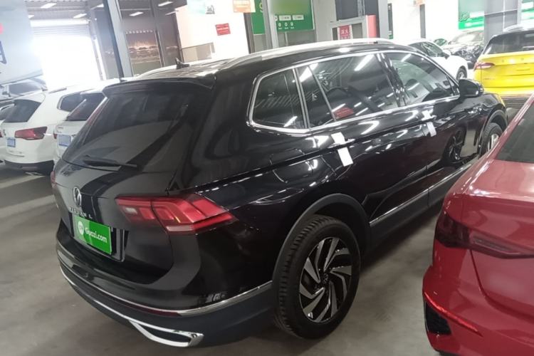 Used Volkswagen Tiguan L 2023 280TSI Automatic Two-Wheel Drive Trendy Innovation Limited Edition Rear Right 45 Deg