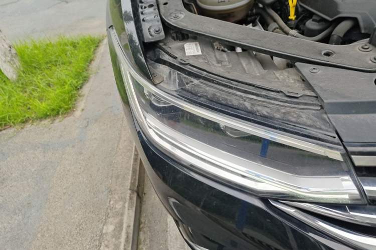 Used Volkswagen Tiguan L 2023 Restyled 330TSI Automatic Two-Wheel Drive R-Line Enhanced Comfort Version Right Front Headlight