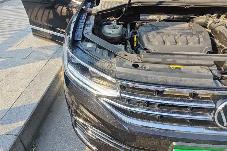 Used Volkswagen Tiguan L 2023 Restyled 330TSI Automatic Two-Wheel Drive R-Line Enhanced Comfort Version Right Front Headlight