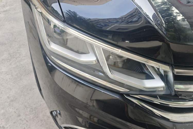Used Volkswagen Tiguan L 2023 330TSI Automatic Two-Wheel Drive R-Line Flagship Edition Right Front Headlight