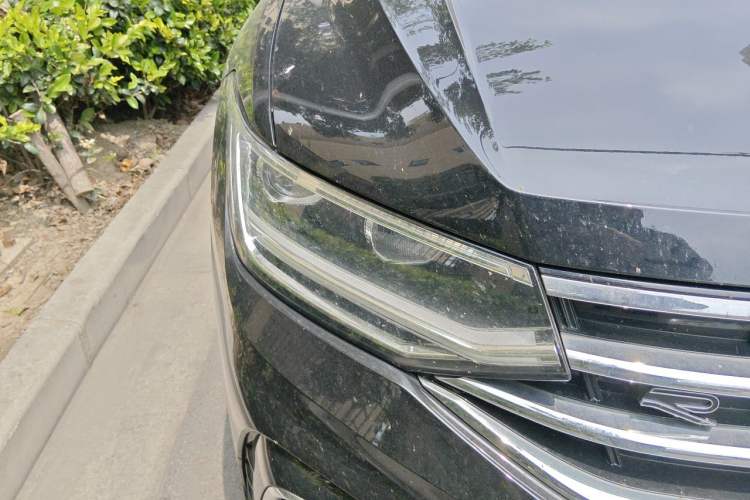 Used Volkswagen Tiguan L 2023 Restyled 330TSI Automatic Two-Wheel Drive R-Line Enhanced Comfort Version Right Front Headlight