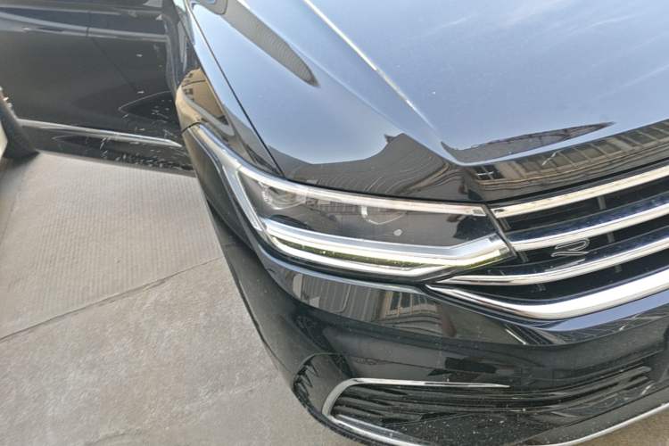 Used Volkswagen Tiguan L 2023 Restyled 330TSI Automatic Two-Wheel Drive R-Line Enhanced Comfort Version Right Front Headlight