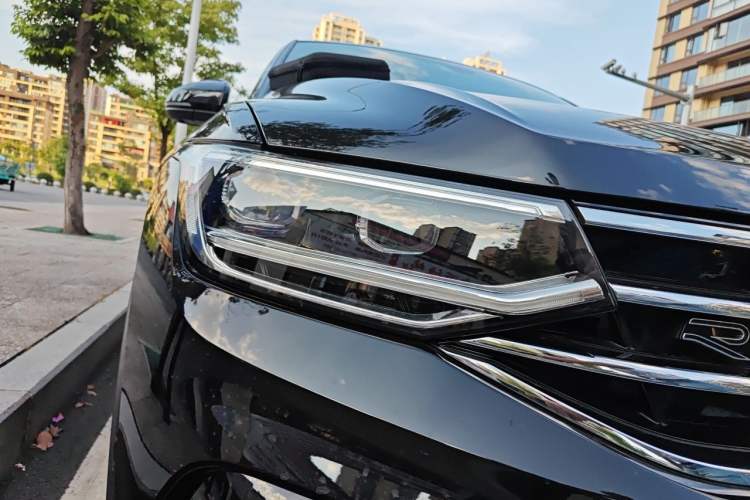 Used Volkswagen Tiguan L 2023 Restyled 330TSI Automatic Two-Wheel Drive R-Line Enhanced Comfort Version Right Front Headlight