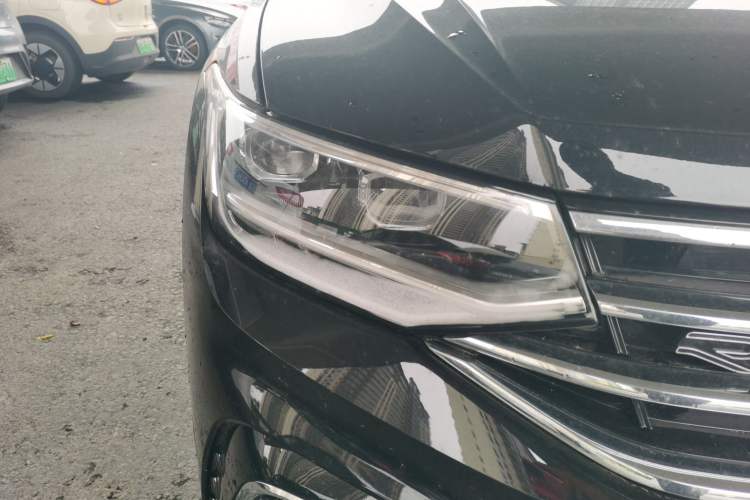 Used Volkswagen Tiguan L 2023 Restyled 330TSI Automatic Two-Wheel Drive R-Line Enhanced Comfort Version Right Front Headlight