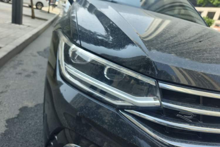 Used Volkswagen Tiguan L 2023 Restyled 330TSI Automatic Two-Wheel Drive R-Line Enhanced Comfort Version Right Front Headlight