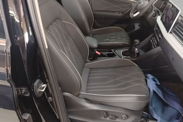 Used Volkswagen Tiguan L 2023 330TSI Automatic Two-Wheel Drive Smart Edition Right Front Seat