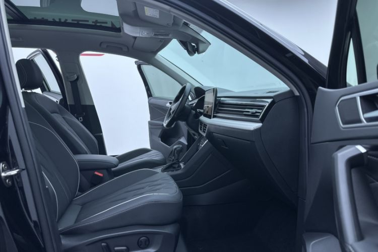 Used Volkswagen Tiguan L 2023 Restyled 330TSI Automatic Two-Wheel Drive R-Line Enhanced Comfort Version Right Front Seat