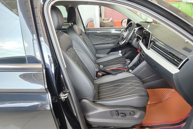 Used Volkswagen Tiguan L 2023 330TSI Automatic Two-Wheel Drive R-Line Enjoyment Edition Right Front Seat