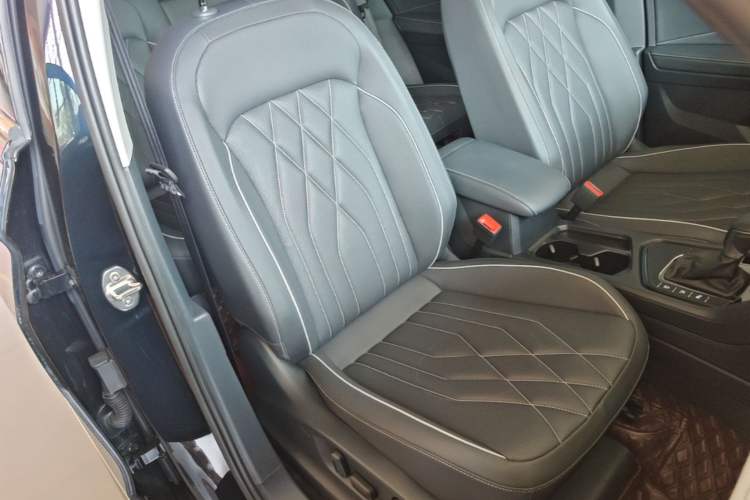 Used Volkswagen Tiguan L 2023 Restyled 330TSI Automatic Two-Wheel Drive R-Line Enhanced Comfort Version Right Front Seat
