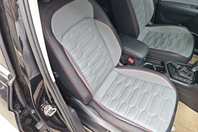Used Volkswagen Tiguan L 2023 Restyled 330TSI Automatic Two-Wheel Drive R-Line Flagship Edition Right Front Seat