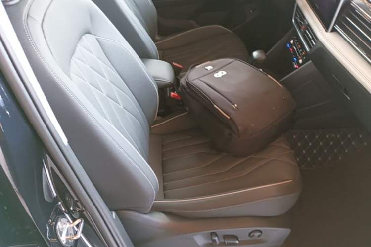 Used Volkswagen Tiguan L 2023 330TSI Automatic Two-Wheel Drive R-Line Enjoyment Edition Right Front Seat