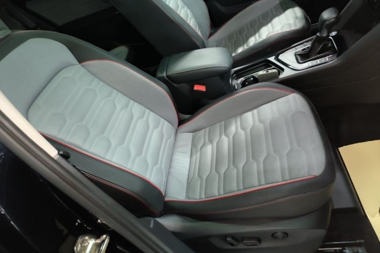 Used Volkswagen Tiguan L 2023 330TSI Automatic Two-Wheel Drive R-Line Flagship Edition Right Front Seat