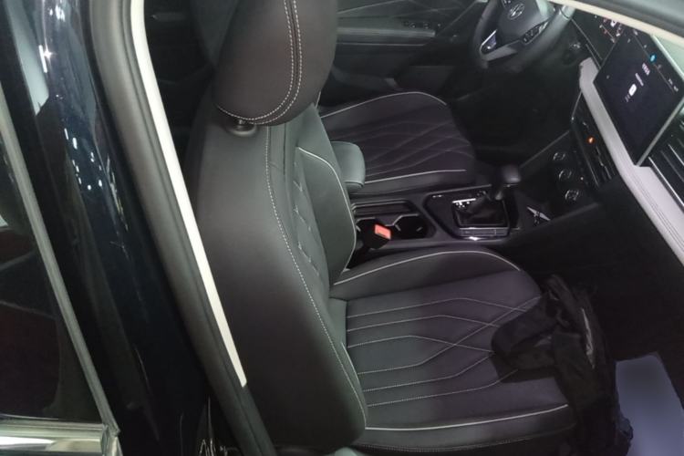 Used Volkswagen Tiguan L 2023 280TSI Automatic Two-Wheel Drive Trendy Innovation Limited Edition Right Front Seat