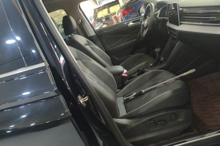 Used Volkswagen Tiguan L 2023 Restyled 330TSI Automatic Two-Wheel Drive R-Line Enhanced Comfort Version Right Front Seat