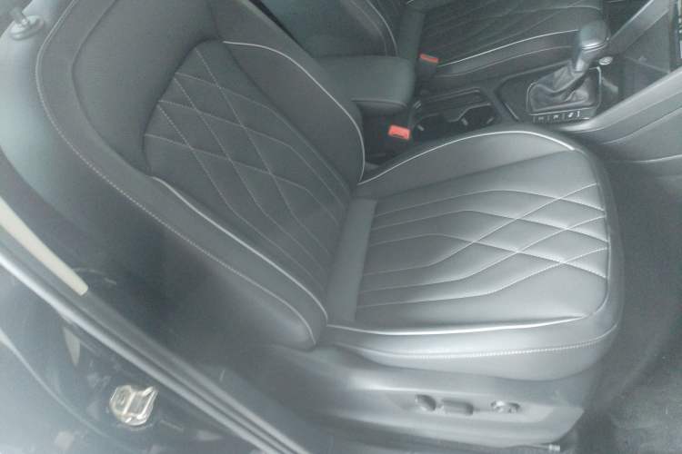 Used Volkswagen Tiguan L 2023 Restyled 330TSI Automatic Two-Wheel Drive R-Line Enhanced Comfort Version Right Front Seat