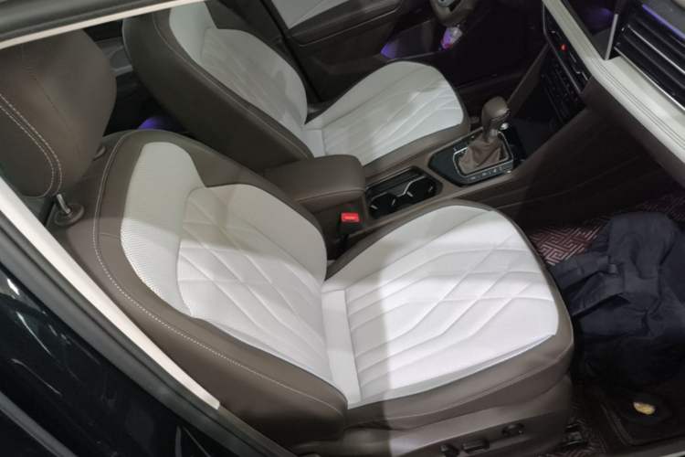 Used Volkswagen Tiguan L 2023 Restyled 330TSI Automatic Two-Wheel Drive R-Line Enhanced Comfort Version Right Front Seat