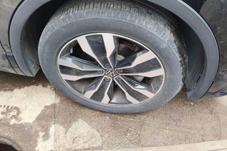 Used Volkswagen Tiguan L 2023 330TSI Automatic Two-Wheel Drive R-Line Enjoyment Edition Right Front Wheel Hub