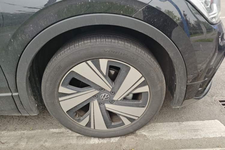 Used Volkswagen Tiguan L 2023 Restyled 330TSI Automatic Two-Wheel Drive R-Line Enhanced Comfort Version Right Front Wheel Hub