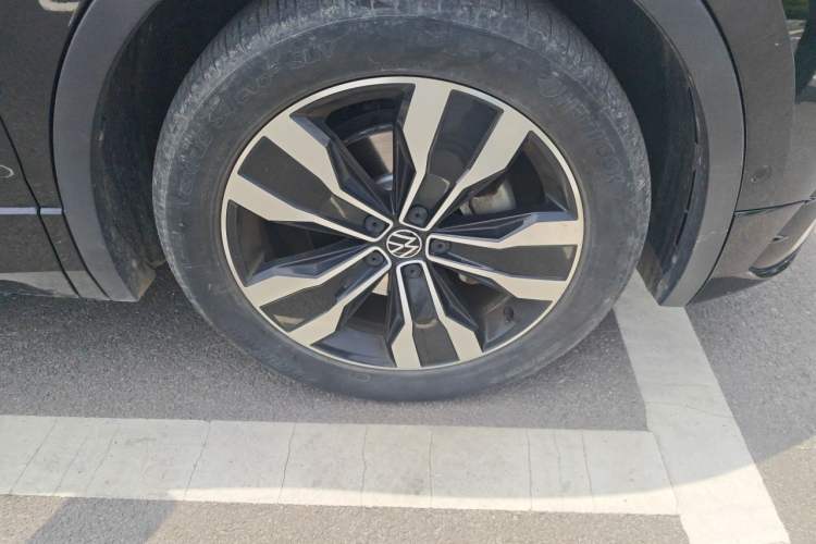 Used Volkswagen Tiguan L 2023 330TSI Automatic Two-Wheel Drive R-Line Enjoyment Edition Right Front Wheel Hub
