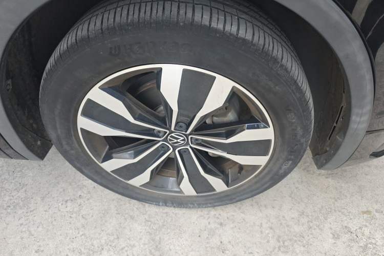 Used Volkswagen Tiguan L 2023 330TSI Automatic Two-Wheel Drive R-Line Flagship Edition Right Front Wheel Hub