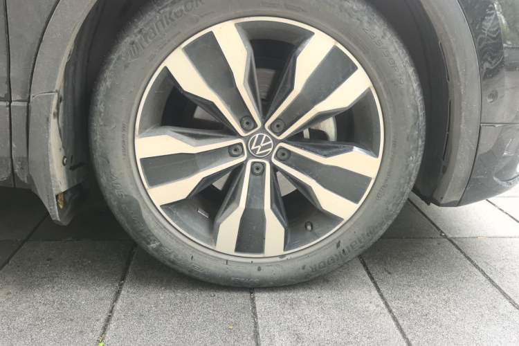 Used Volkswagen Tiguan L 2023 330TSI Automatic Two-Wheel Drive R-Line Flagship Edition Right Front Wheel Hub