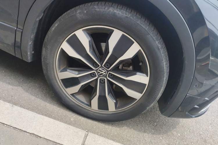Used Volkswagen Tiguan L 2023 330TSI Automatic Two-Wheel Drive R-Line Enjoyment Edition Right Front Wheel Hub