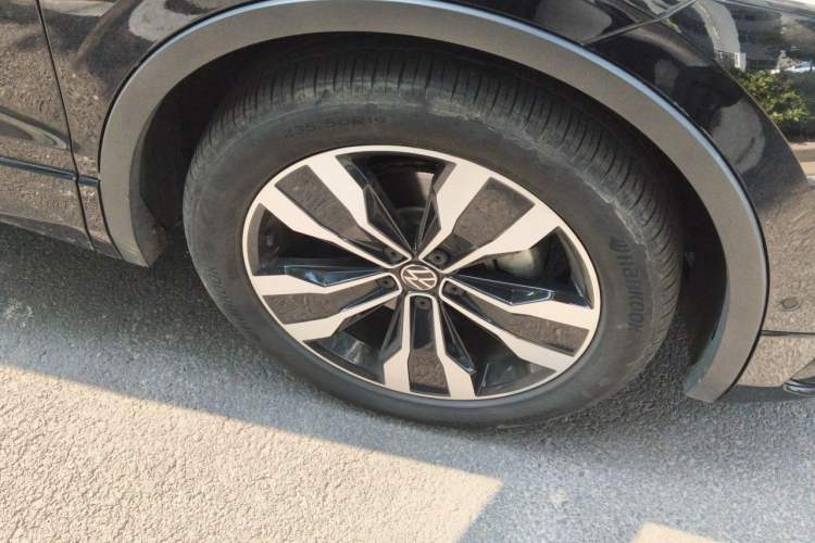 Used Volkswagen Tiguan L 2023 330TSI Automatic Two-Wheel Drive R-Line Flagship Edition Right Front Wheel Hub
