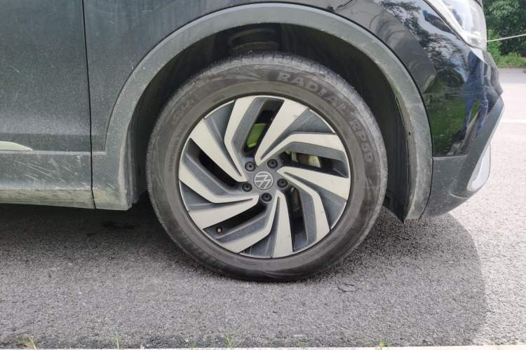 Used Volkswagen Tiguan L 2023 330TSI Automatic Two-Wheel Drive Smart Edition Right Front Wheel Hub