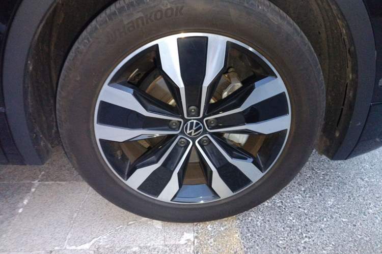 Used Volkswagen Tiguan L 2023 330TSI Automatic Two-Wheel Drive R-Line Enjoyment Edition Right Front Wheel Hub