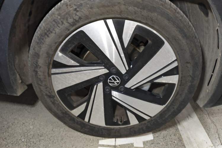 Used Volkswagen Tiguan L 2023 Restyled 330TSI Automatic Two-Wheel Drive R-Line Enhanced Comfort Version Right Front Wheel Hub