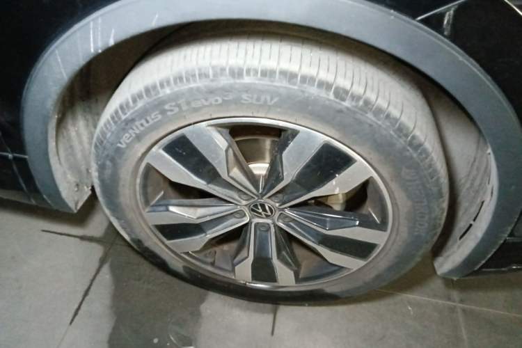 Used Volkswagen Tiguan L 2023 330TSI Automatic Two-Wheel Drive R-Line Enjoyment Edition Right Front Wheel Hub