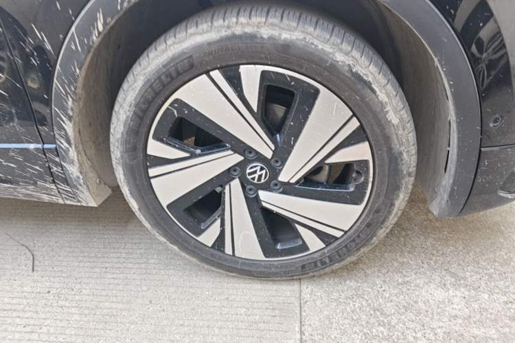 Used Volkswagen Tiguan L 2023 Restyled 330TSI Automatic Two-Wheel Drive R-Line Enhanced Comfort Version Right Front Wheel Hub