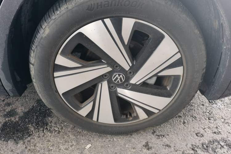 Used Volkswagen Tiguan L 2023 Restyled 330TSI Automatic Two-Wheel Drive R-Line Enhanced Comfort Version Right Front Wheel Hub