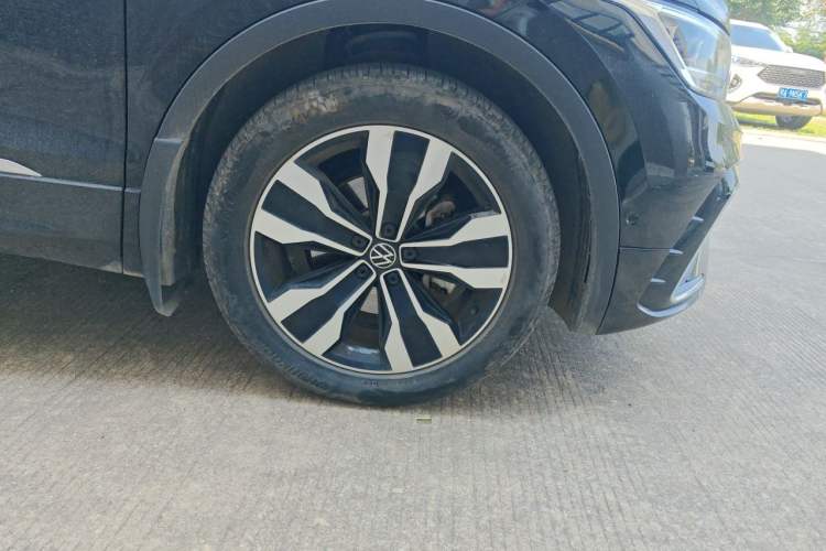 Used Volkswagen Tiguan L 2023 330TSI Automatic Two-Wheel Drive R-Line Enjoyment Edition Right Front Wheel Hub