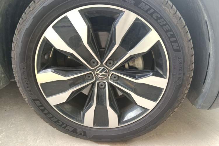 Used Volkswagen Tiguan L 2023 330TSI Automatic Two-Wheel Drive R-Line Flagship Edition Right Front Wheel Hub