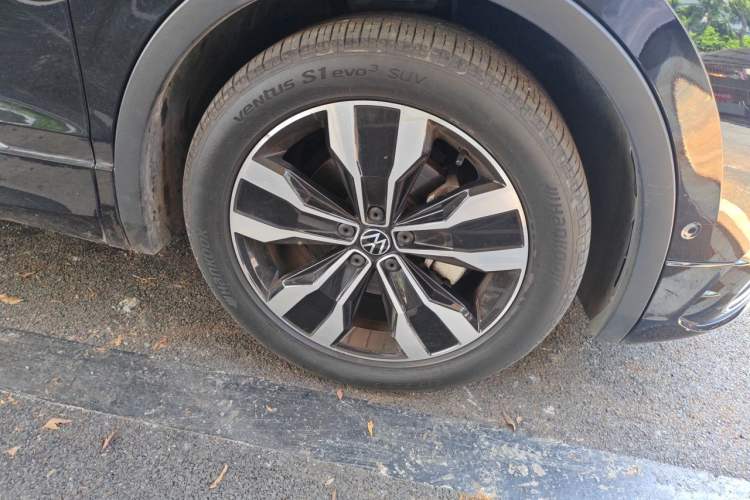 Used Volkswagen Tiguan L 2023 330TSI Automatic Two-Wheel Drive R-Line Enjoyment Edition Right Front Wheel Hub