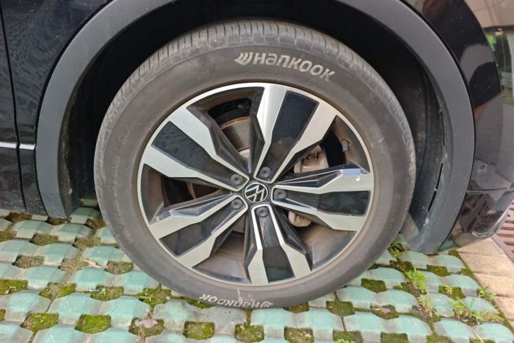 Used Volkswagen Tiguan L 2023 330TSI Automatic Two-Wheel Drive R-Line Enjoyment Edition Right Front Wheel Hub