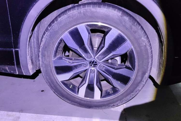 Used Volkswagen Tiguan L 2023 330TSI Automatic Two-Wheel Drive R-Line Enjoyment Edition Right Front Wheel Hub