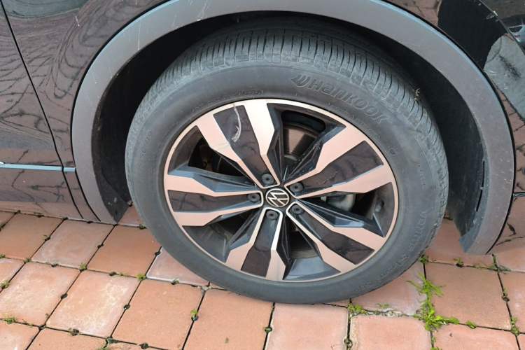 Used Volkswagen Tiguan L 2023 330TSI Automatic Two-Wheel Drive R-Line Enjoyment Edition Right Front Wheel Hub