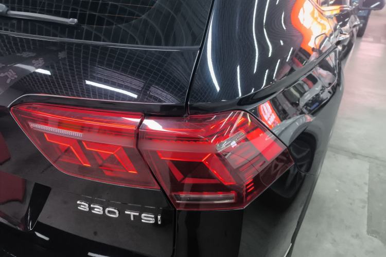 Used Volkswagen Tiguan L 2023 330TSI Automatic Two-Wheel Drive R-Line Flagship Edition Right Rear Taillight