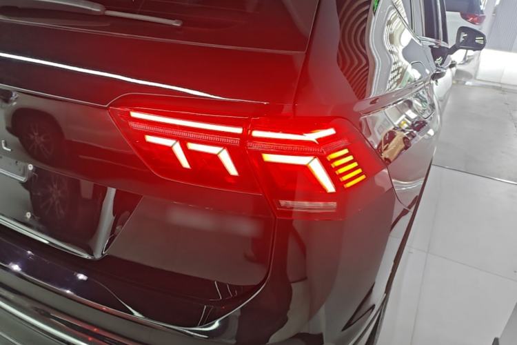 Used Volkswagen Tiguan L 2023 Restyled 330TSI Automatic Two-Wheel Drive R-Line Enhanced Comfort Version Right Rear Taillight