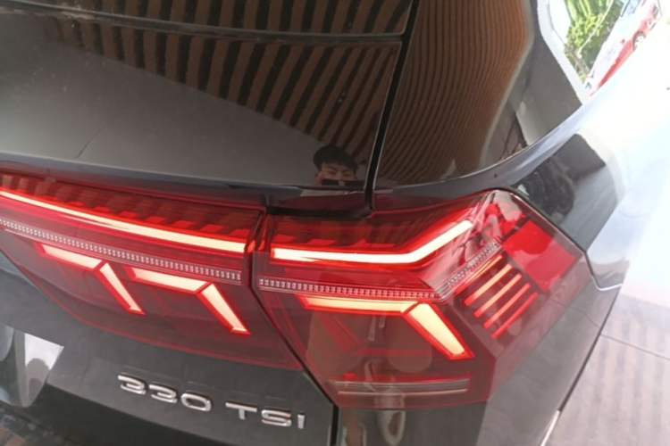 Used Volkswagen Tiguan L 2023 330TSI Automatic Two-Wheel Drive R-Line Enjoyment Edition Right Rear Taillight