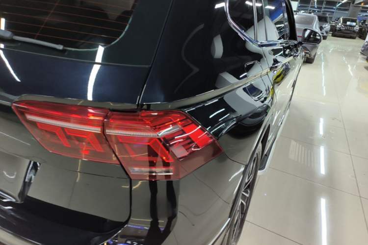 Used Volkswagen Tiguan L 2023 330TSI Automatic Two-Wheel Drive R-Line Flagship Edition Right Rear Taillight