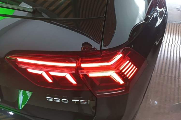 Used Volkswagen Tiguan L 2023 330TSI Automatic Two-Wheel Drive R-Line Enjoyment Edition Right Rear Taillight